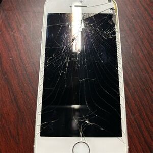 Apple iPhone 5S Silver A1533 Cracked Screen For Parts Only